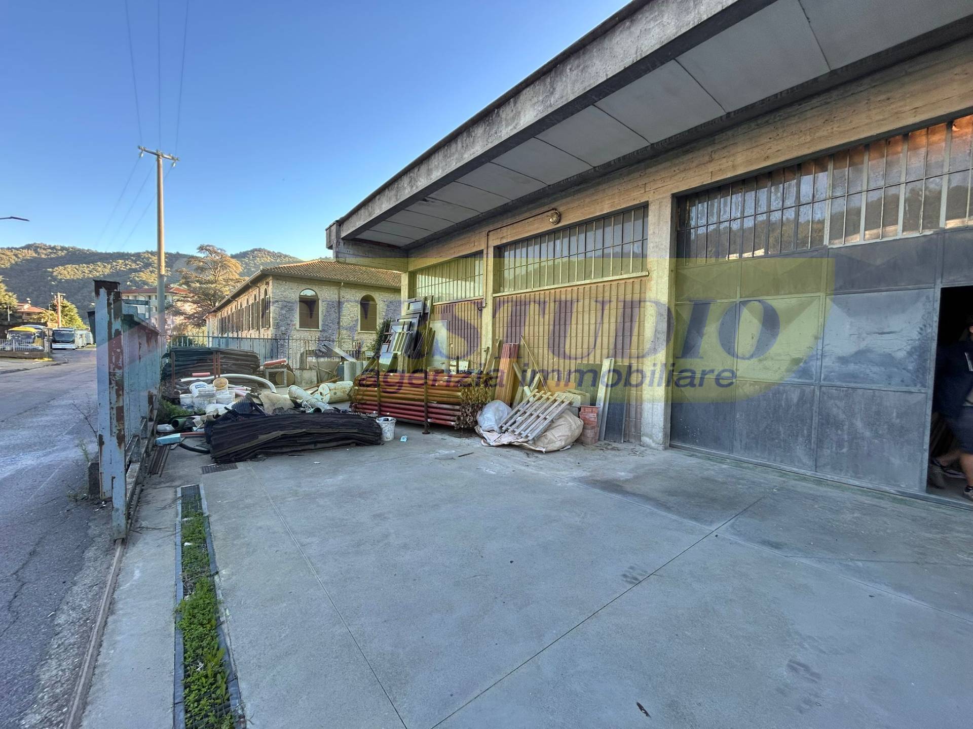 Capannone in vendita a Caprino Bergamasco