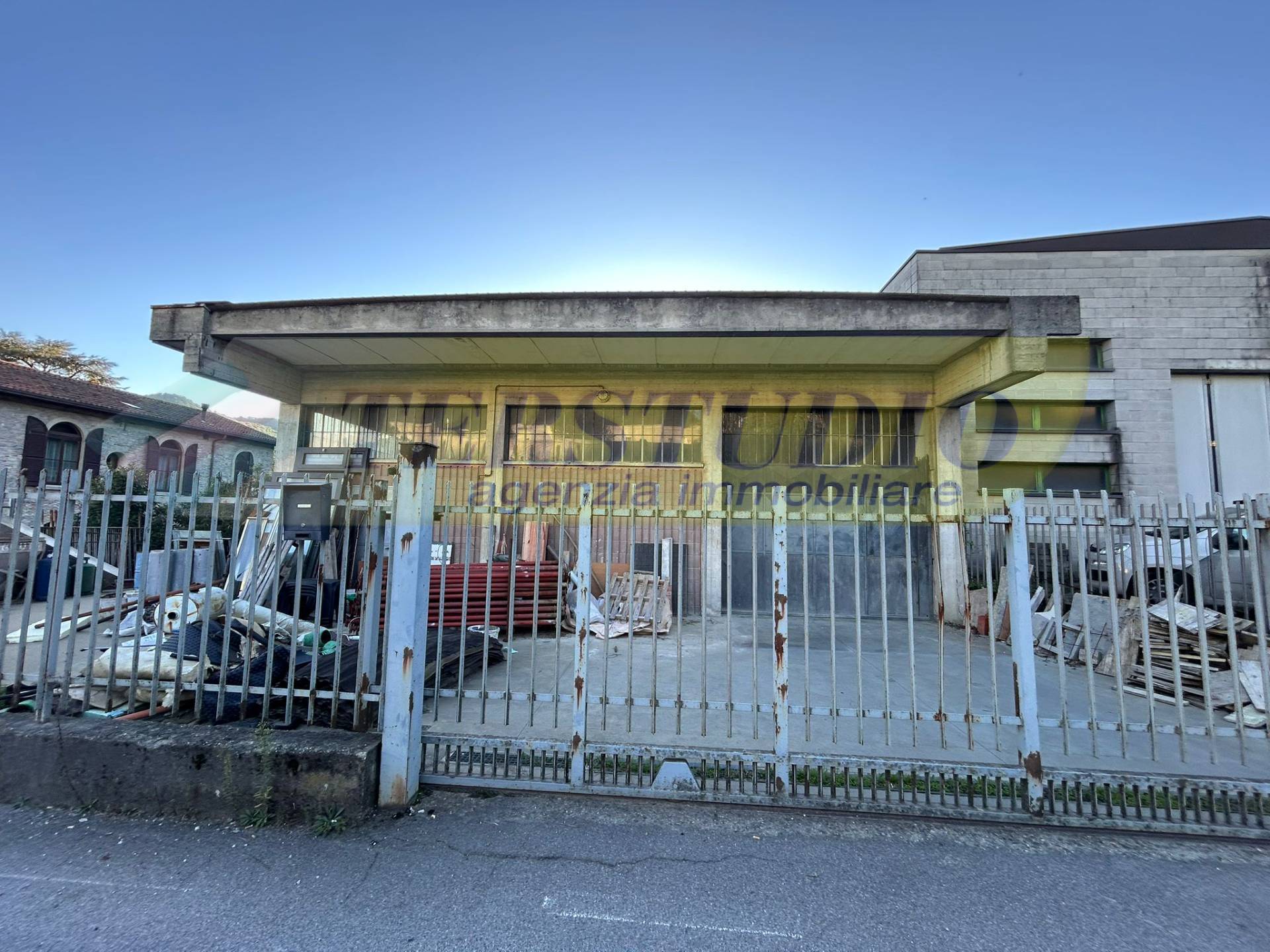 Capannone in vendita a Caprino Bergamasco