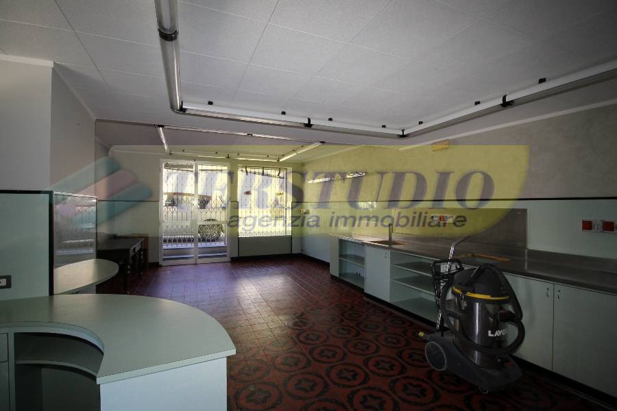 Negozio in affitto a Pontida