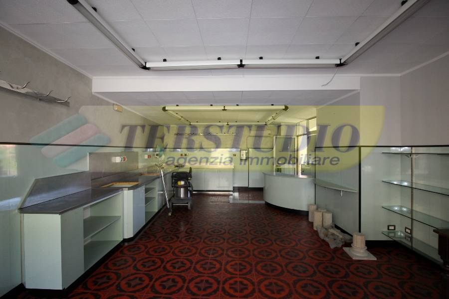 Negozio in affitto a Pontida