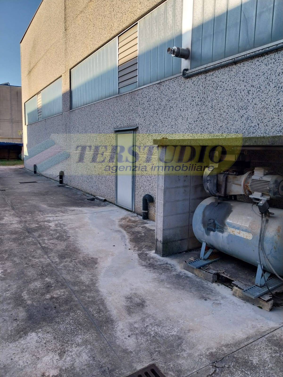 Capannone in affitto a Curno