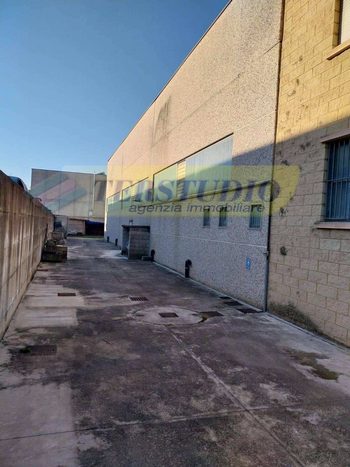 Capannone in affitto a Curno