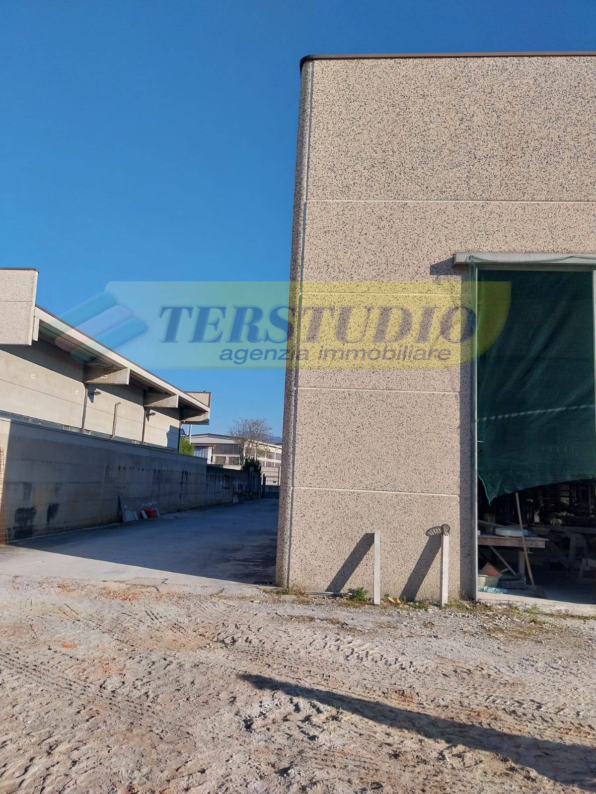 Capannone in affitto a Curno