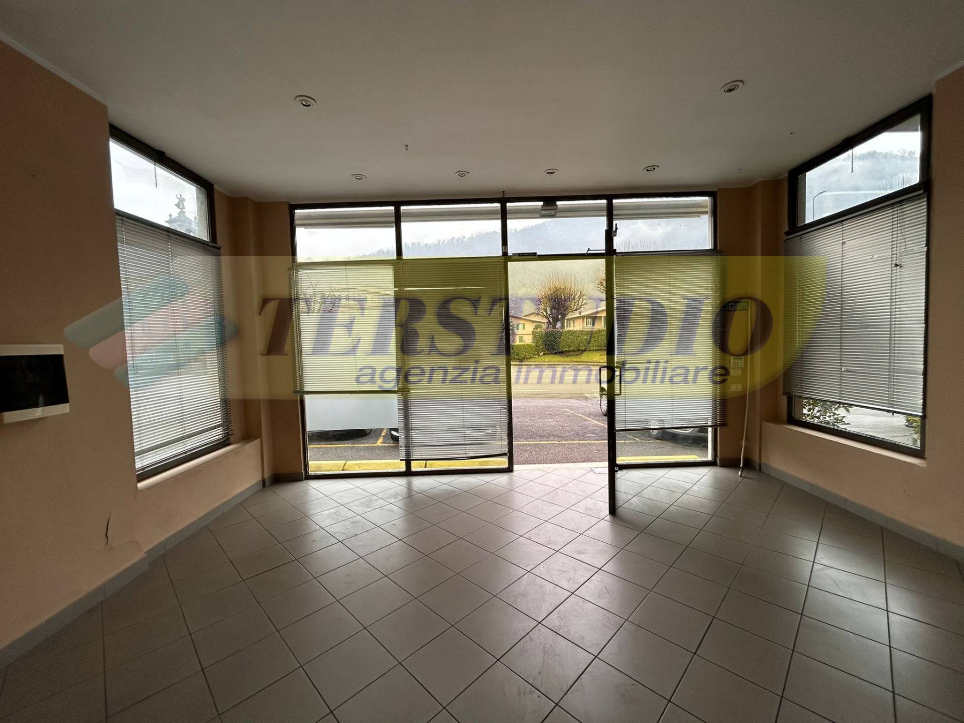 Negozio in affitto a Pontida