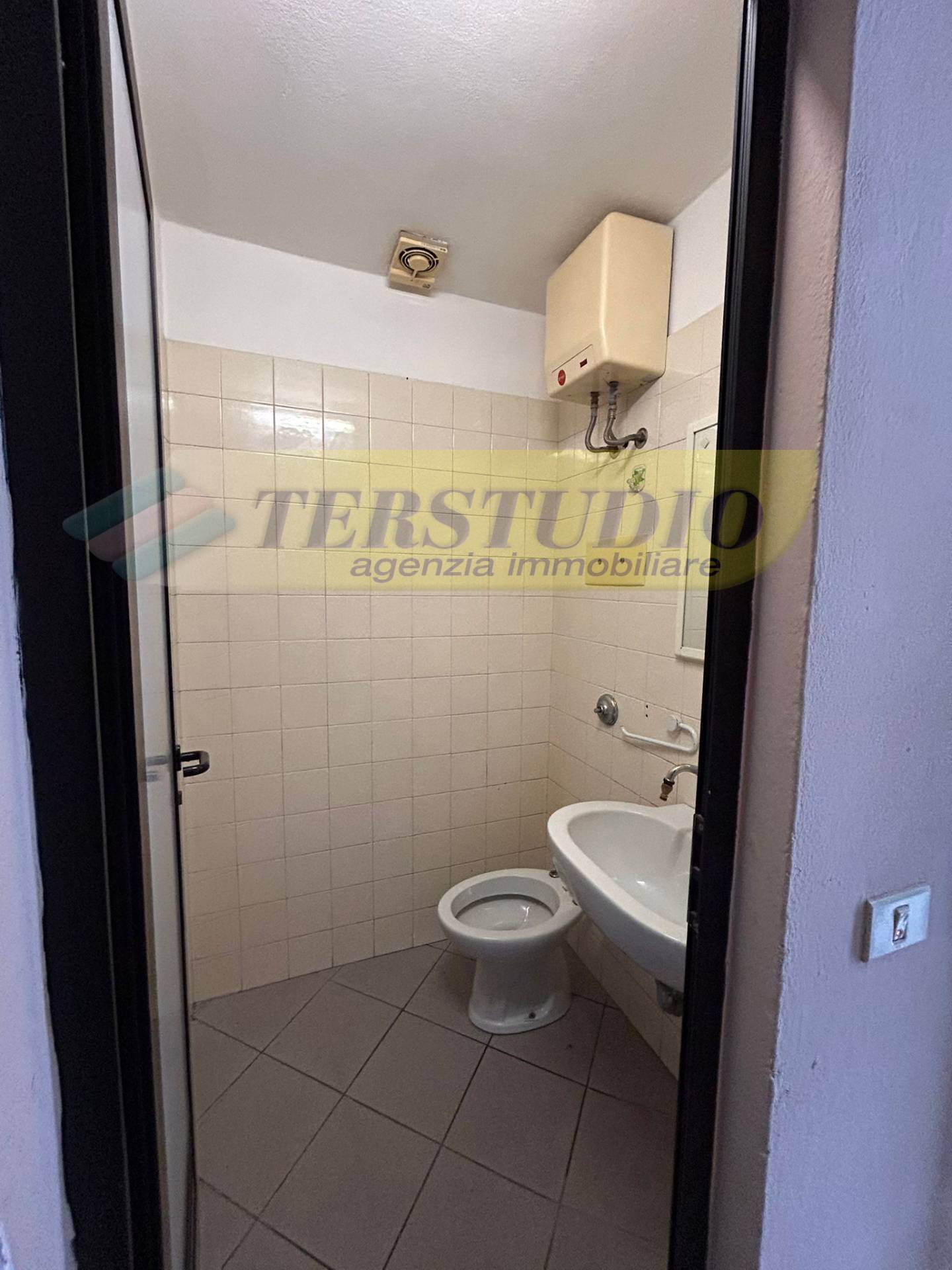 Negozio in affitto a Pontida