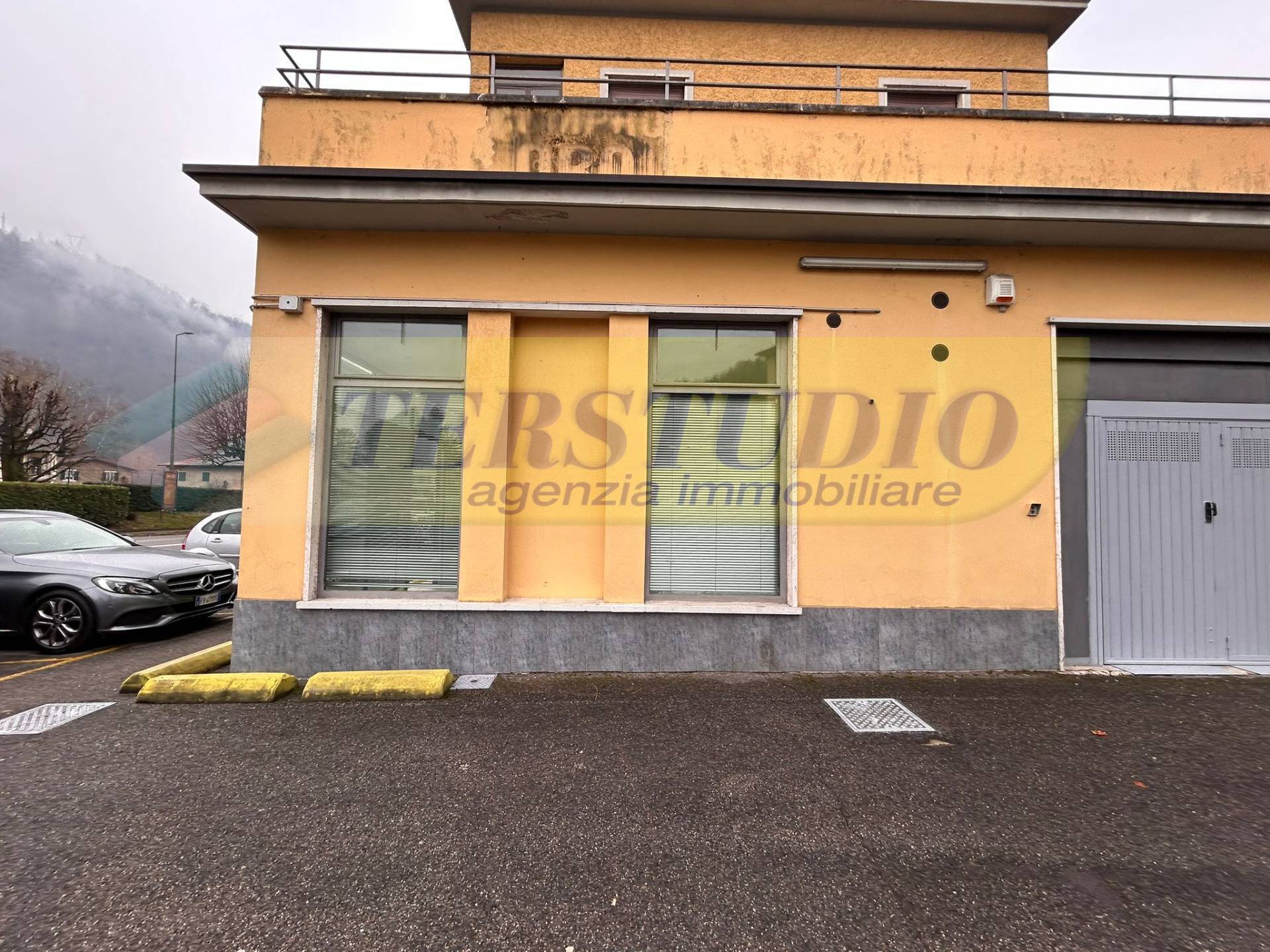 Negozio in affitto a Pontida