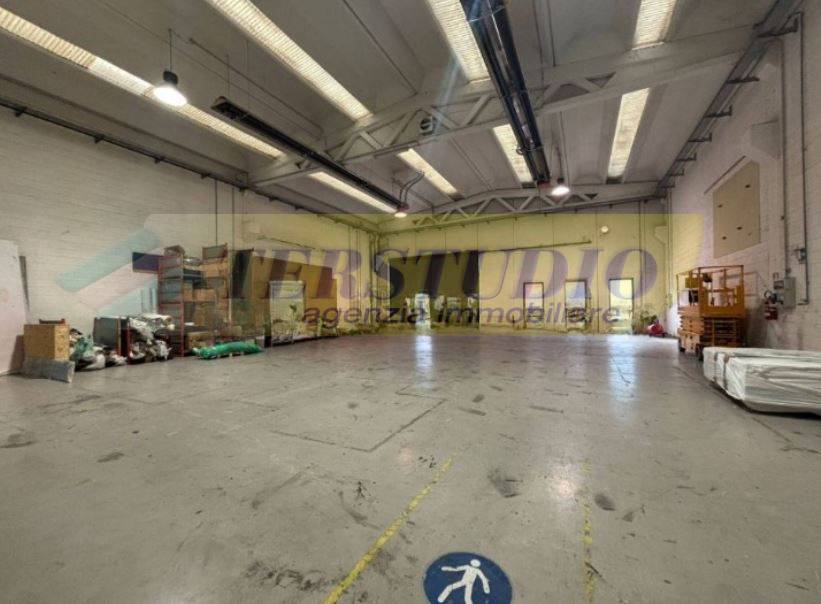 Capannone in affitto a Valbrembo