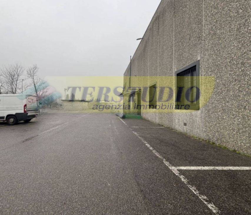 Capannone in affitto a Valbrembo
