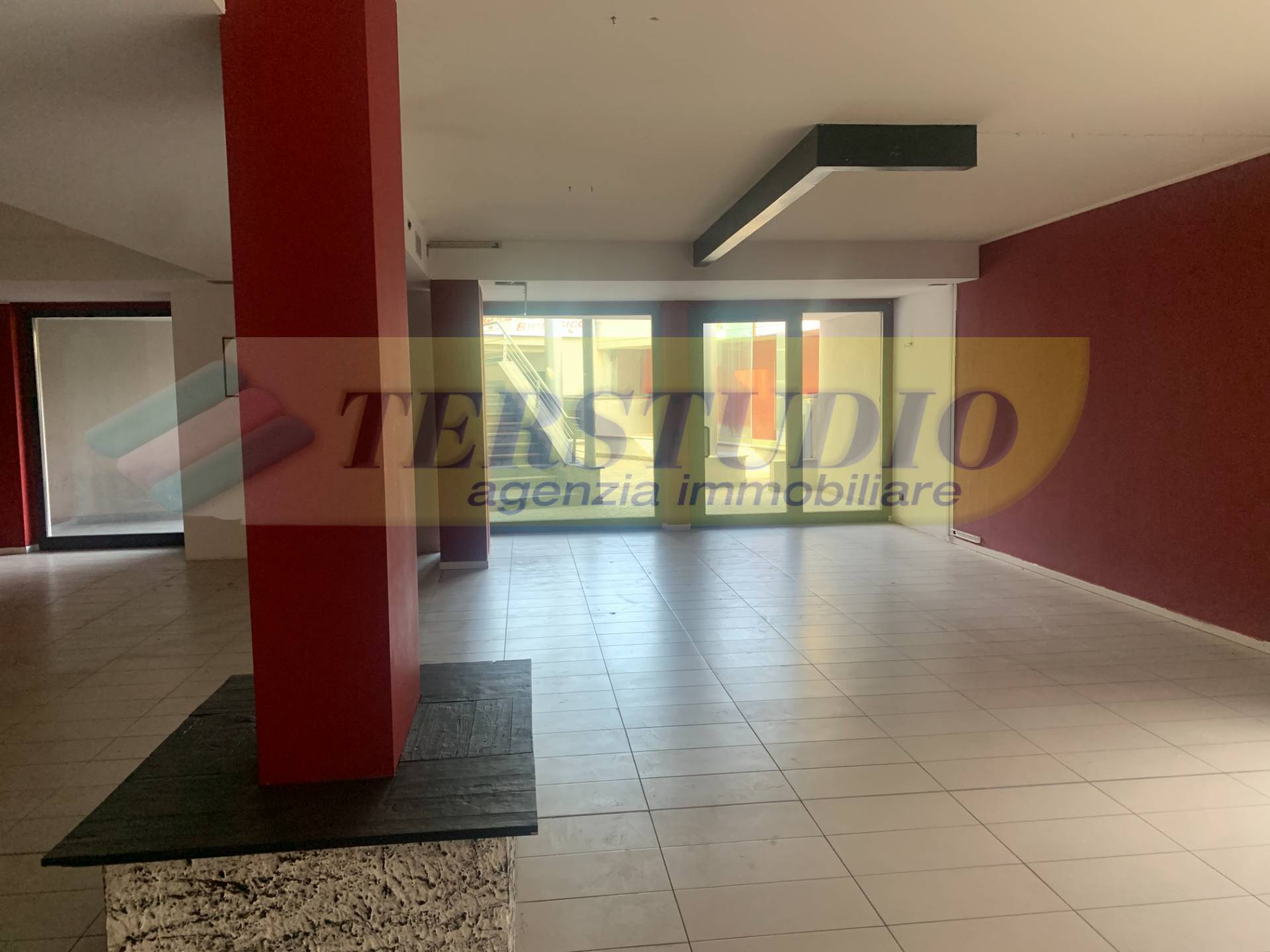 Negozio in affitto a Carvico