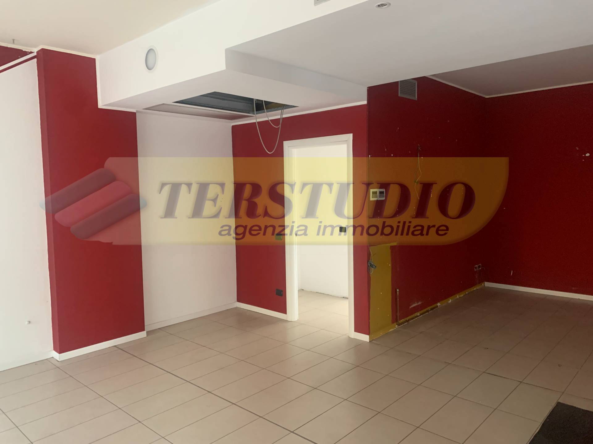 Negozio in affitto a Carvico