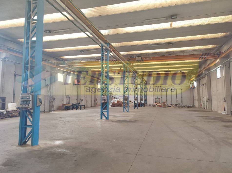 Capannone in affitto a Olginate