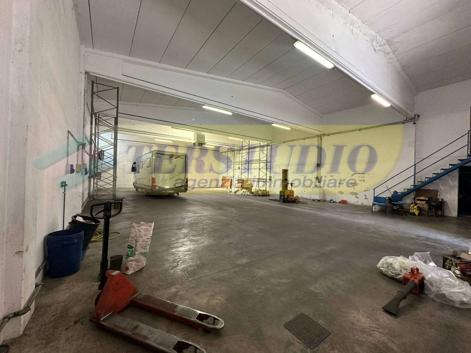 Capannone in vendita a Bottanuco