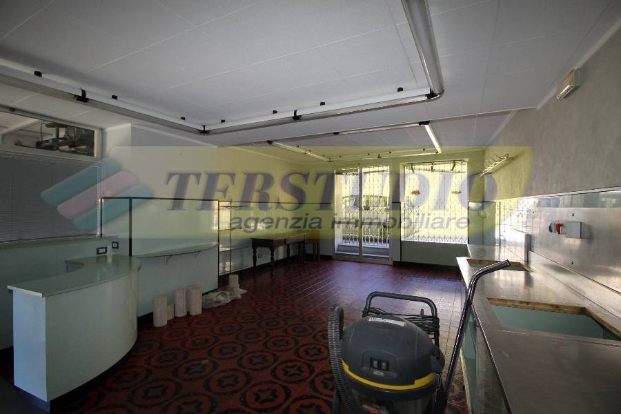 Negozio in affitto a Pontida