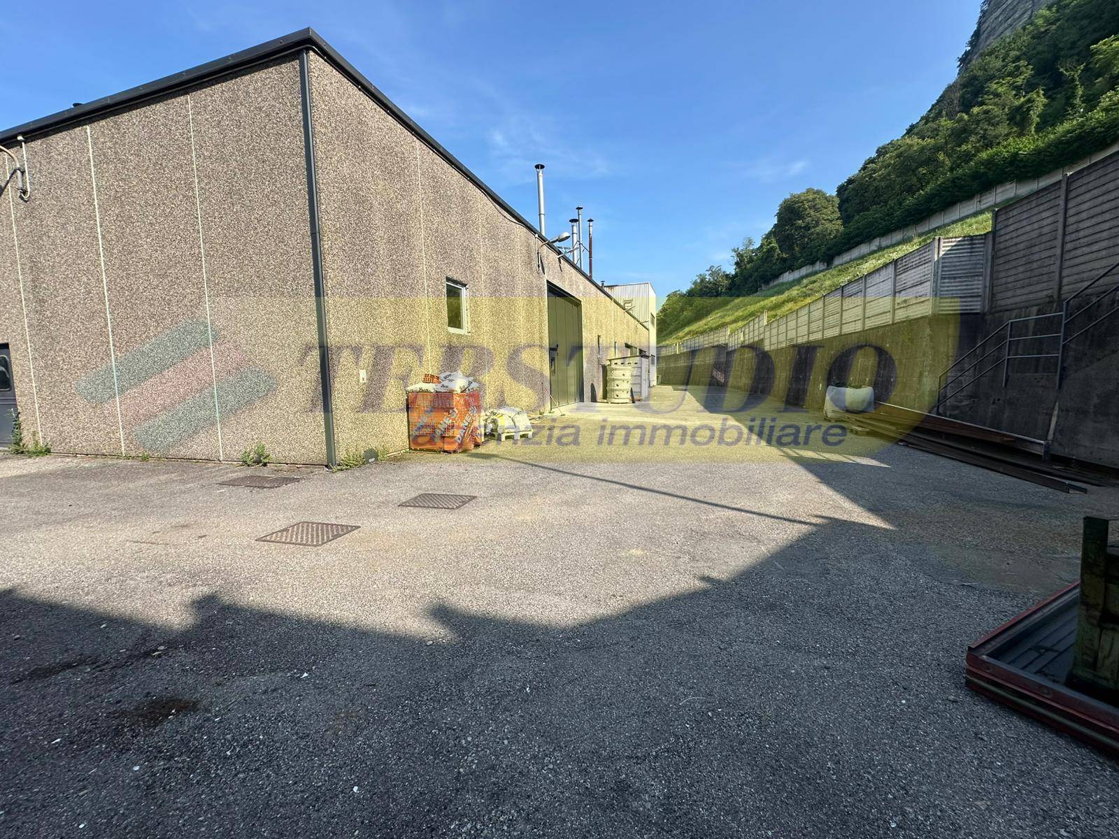 Capannone in affitto a Calolziocorte