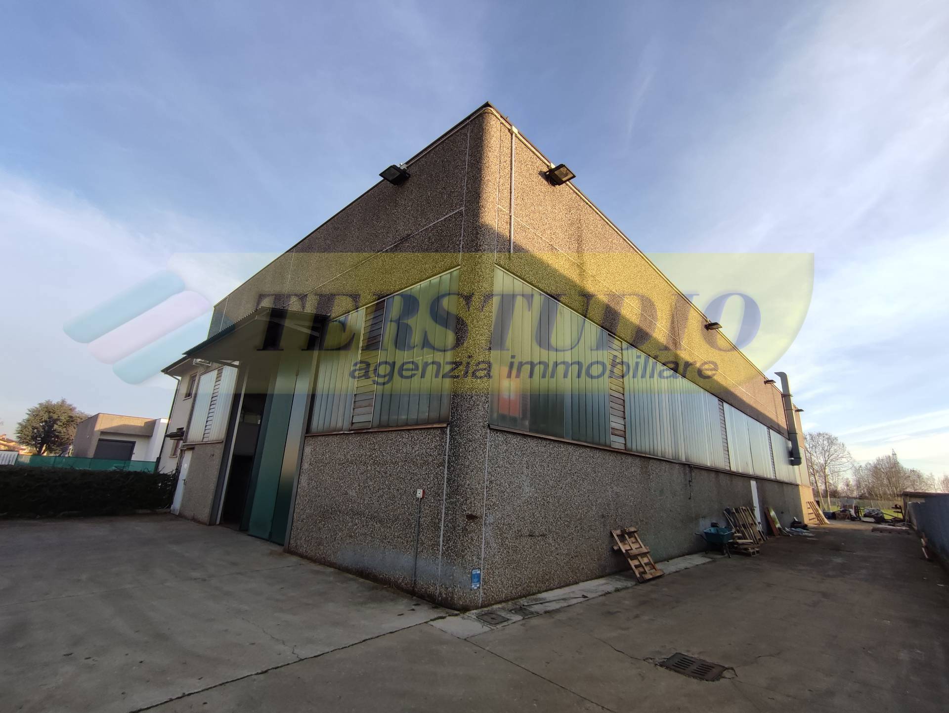 Capannone in vendita a Spirano