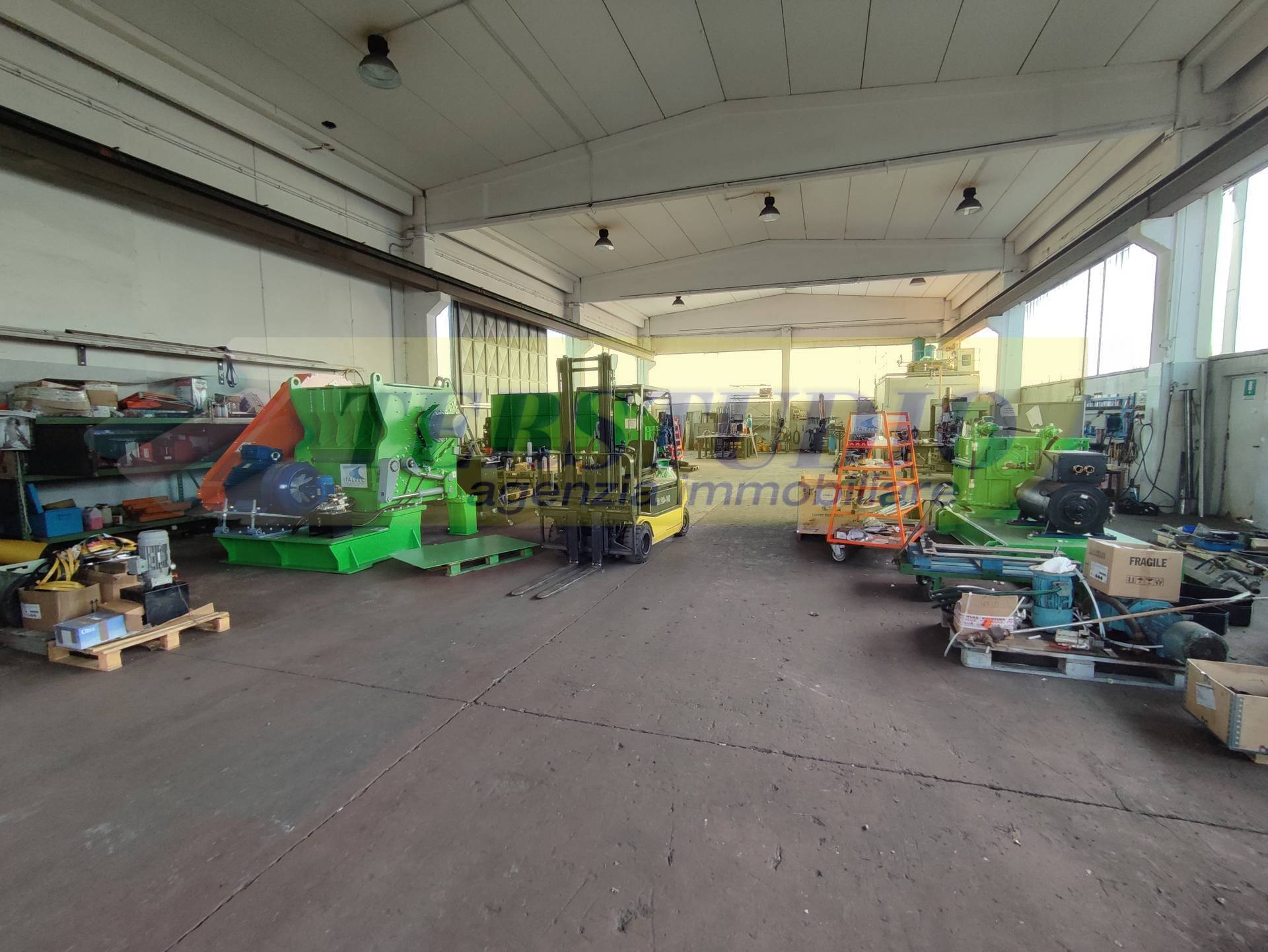 Capannone in vendita a Spirano