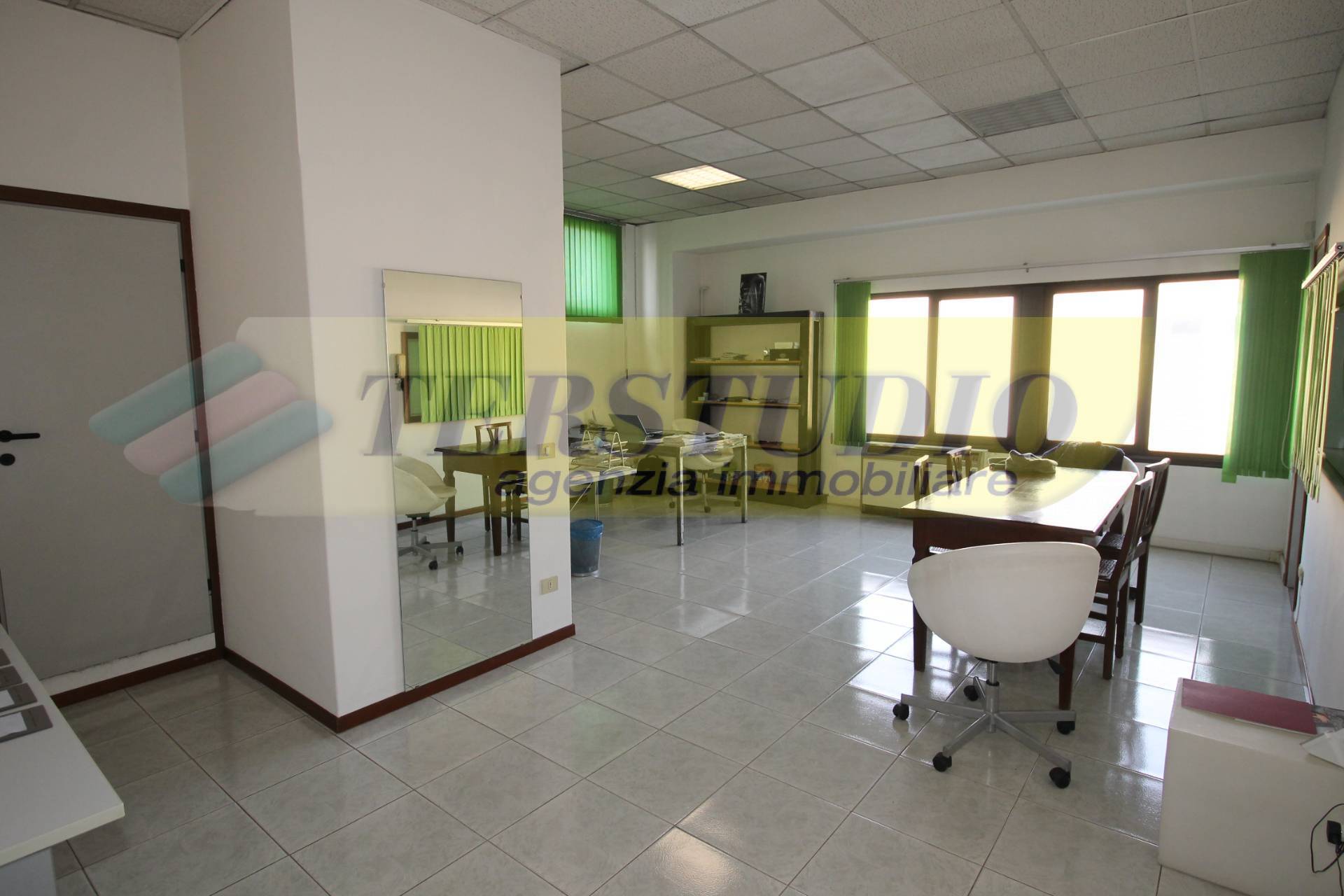 Capannone in affitto a Seregno