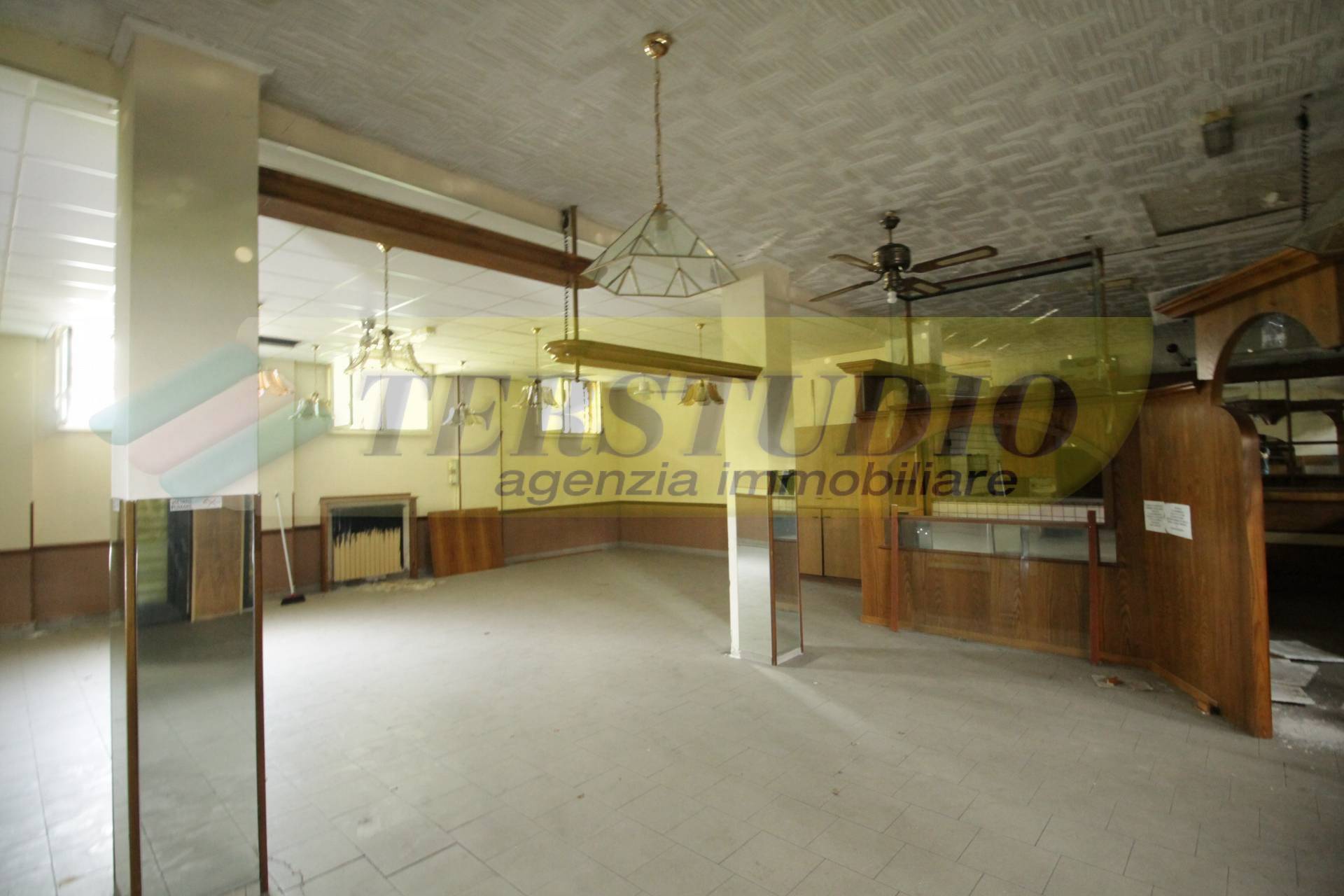 Locale commerciale in vendita a Mozzo, Dorotina