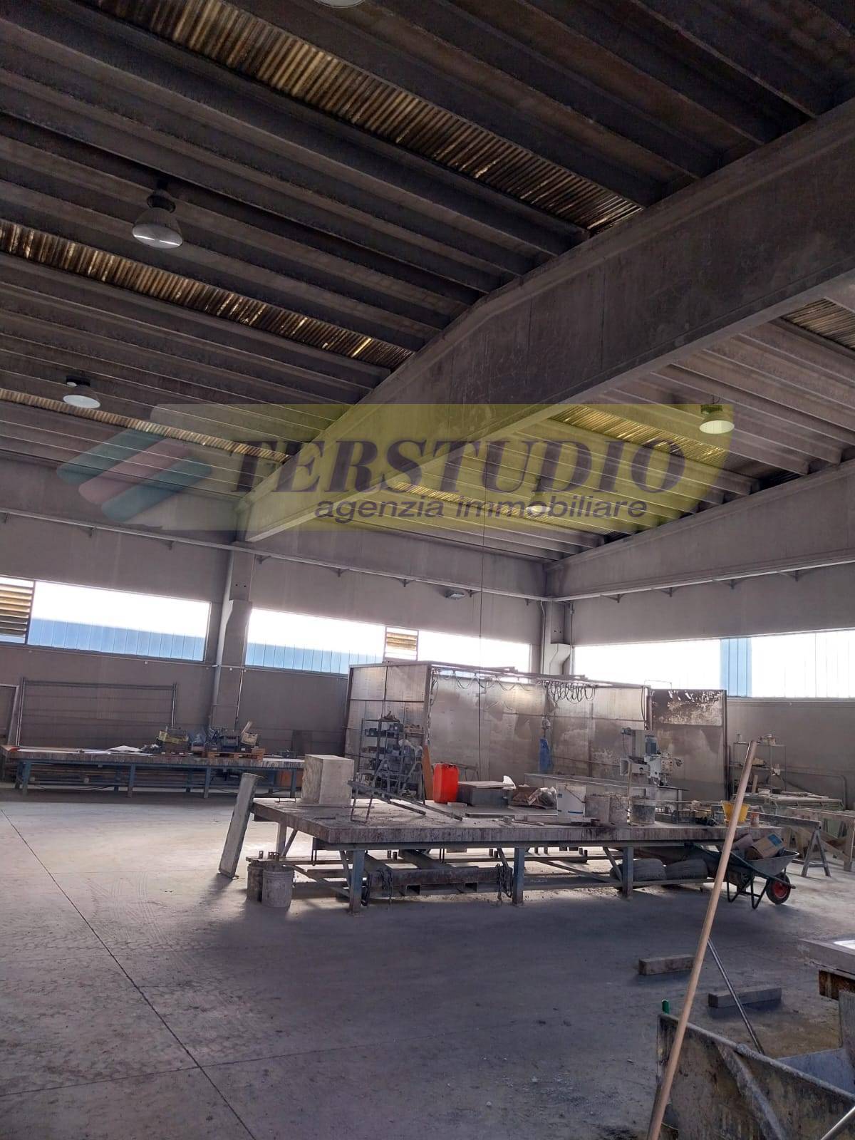 Capannone in affitto a Curno