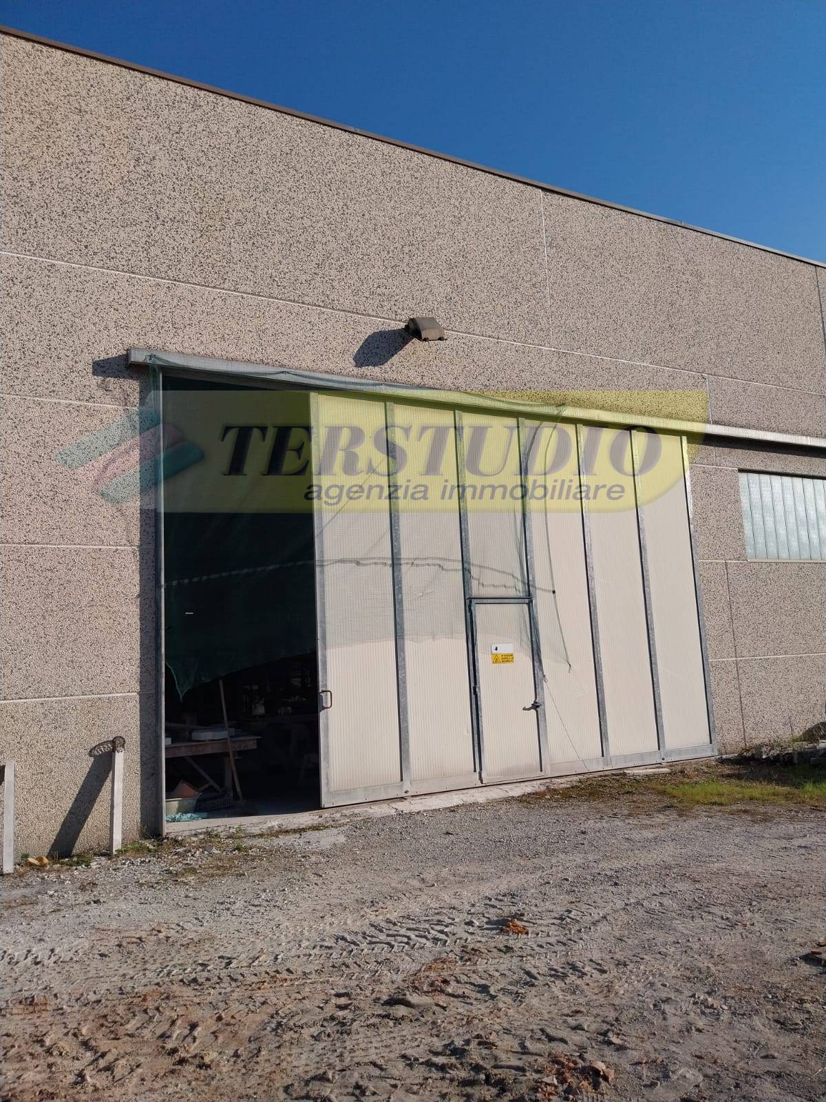 Capannone in affitto a Mozzo