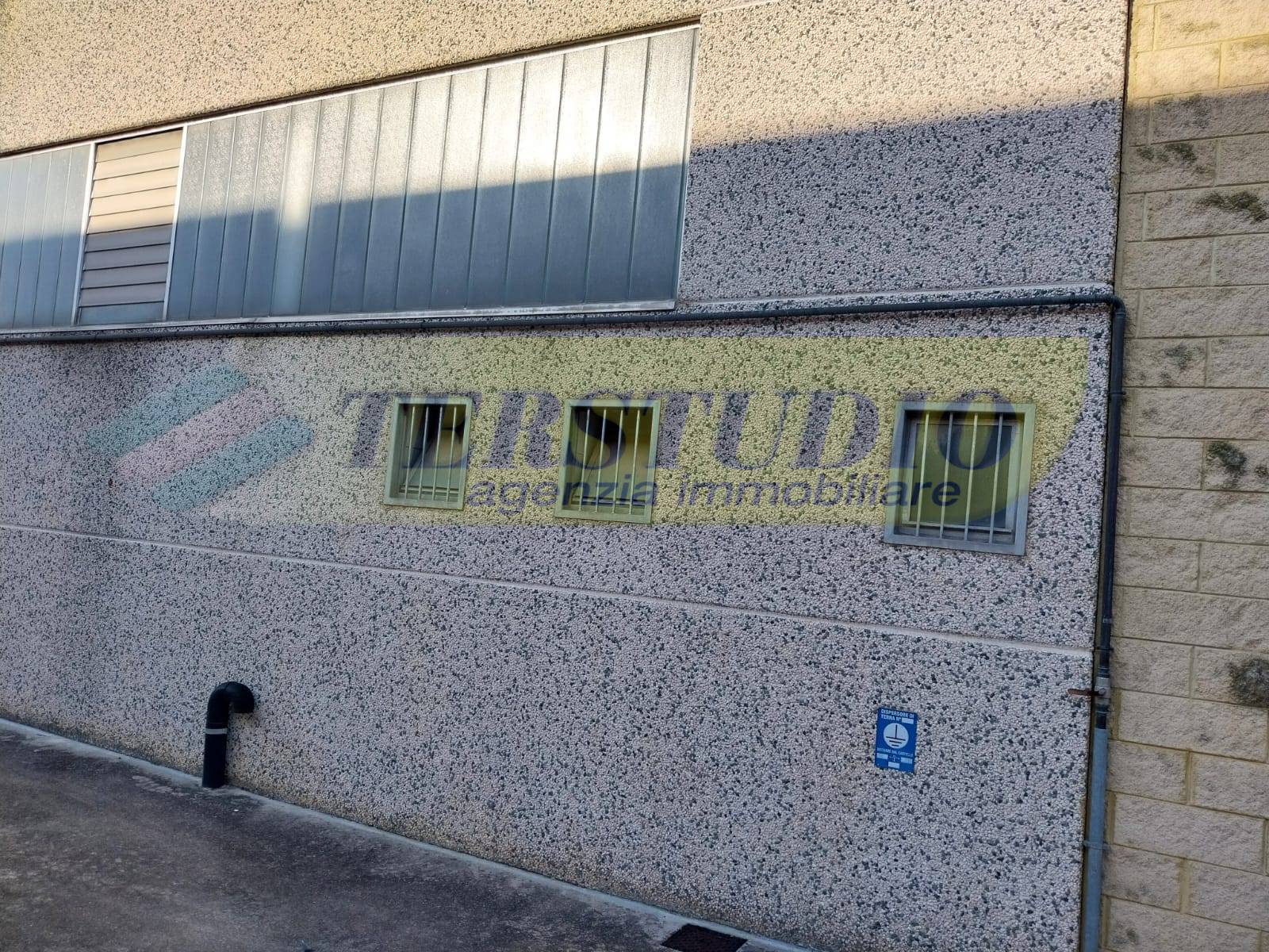 Capannone in affitto a Mozzo