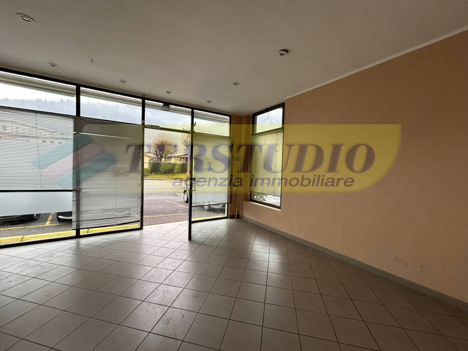 Negozio in affitto a Pontida