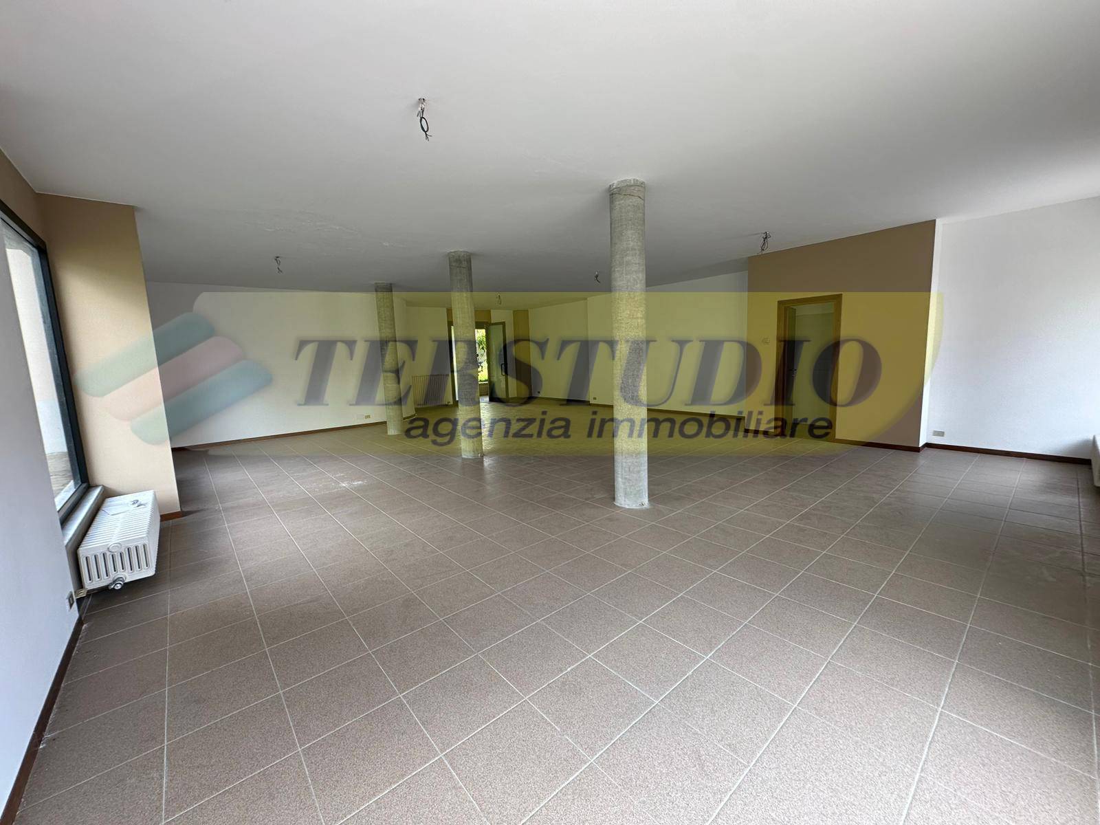 Negozio in affitto a Calolziocorte