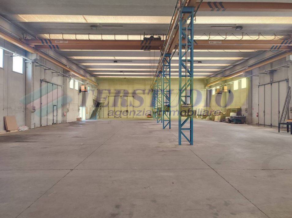 Capannone in affitto a Olginate