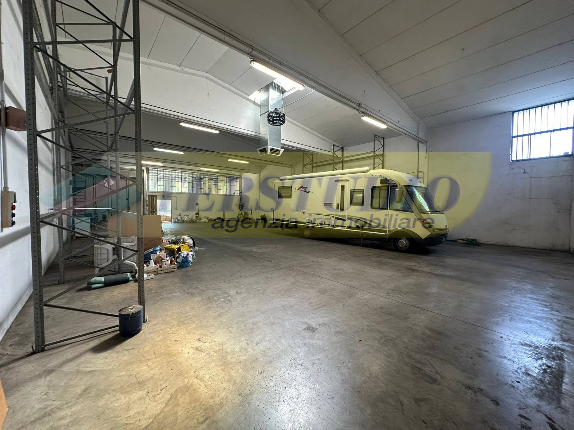 Capannone in vendita a Bottanuco