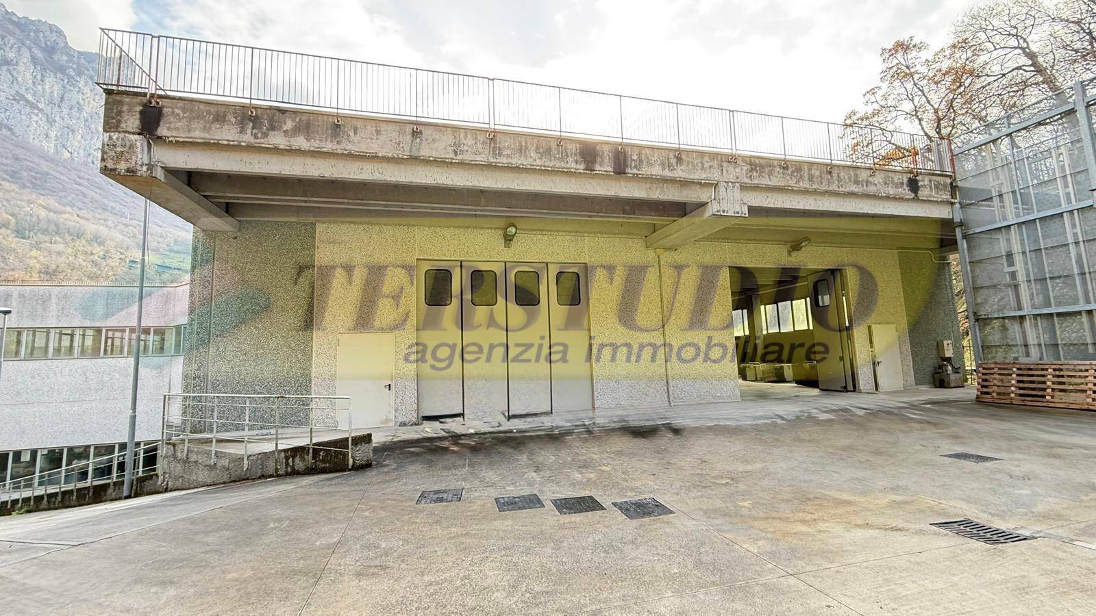 Capannone in vendita a Lecco