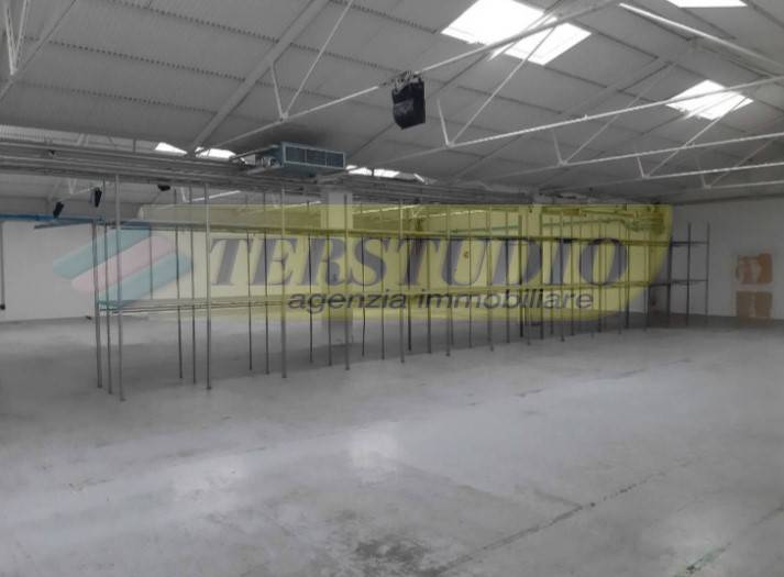 Capannone in vendita a Capriate San Gervasio, San Gervasio