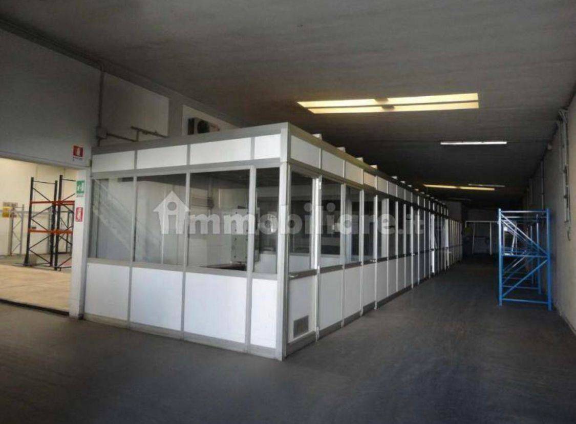 Capannone in vendita a Bottanuco