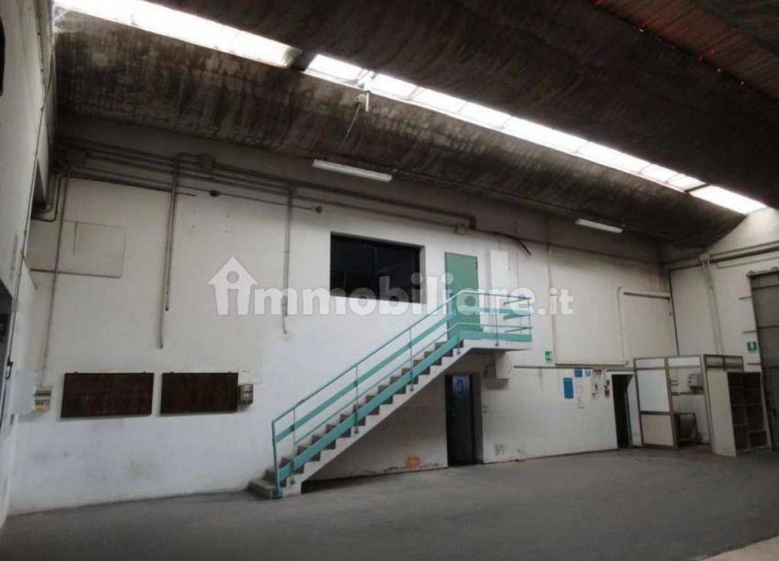 Capannone in vendita a Bottanuco