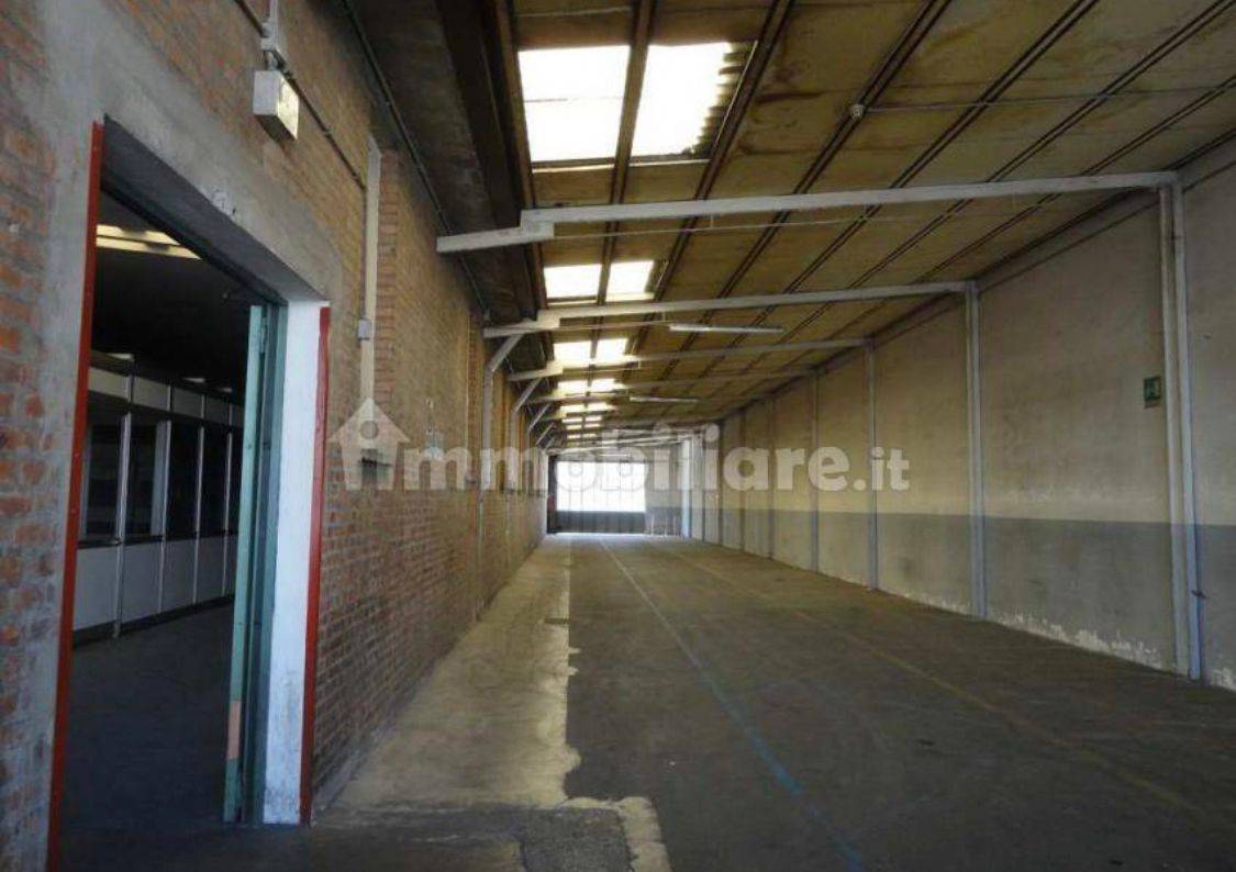 Capannone in vendita a Bottanuco