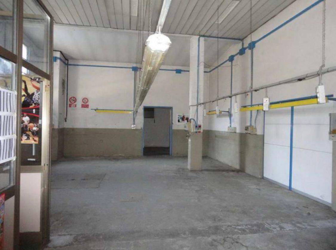 Capannone in vendita a Bottanuco