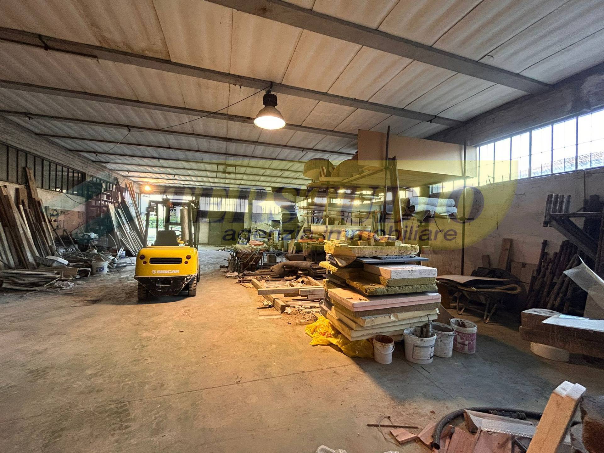 Capannone in vendita a Caprino Bergamasco