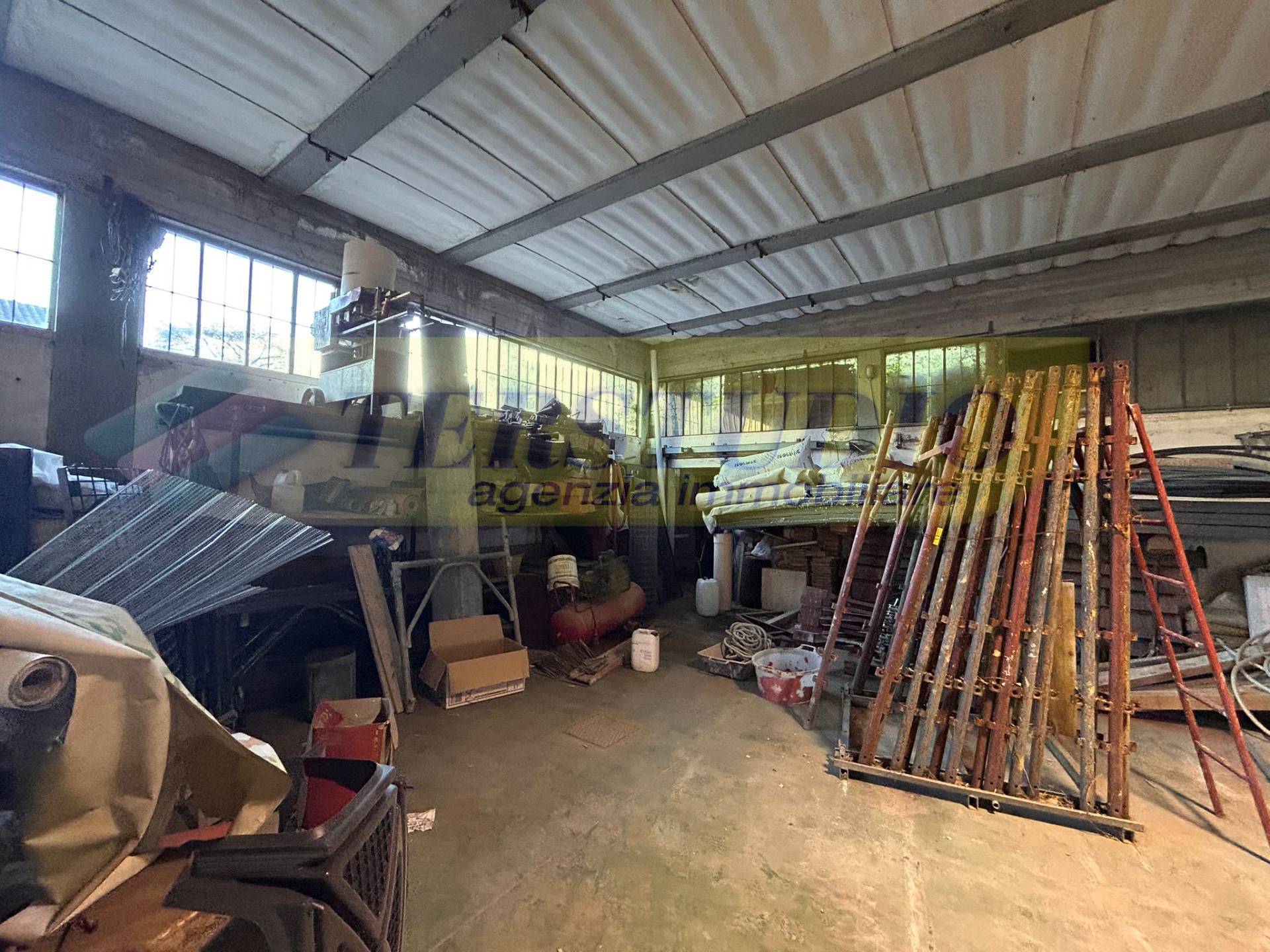 Capannone in vendita a Caprino Bergamasco