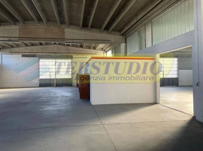 Magazzino in vendita a Ambivere