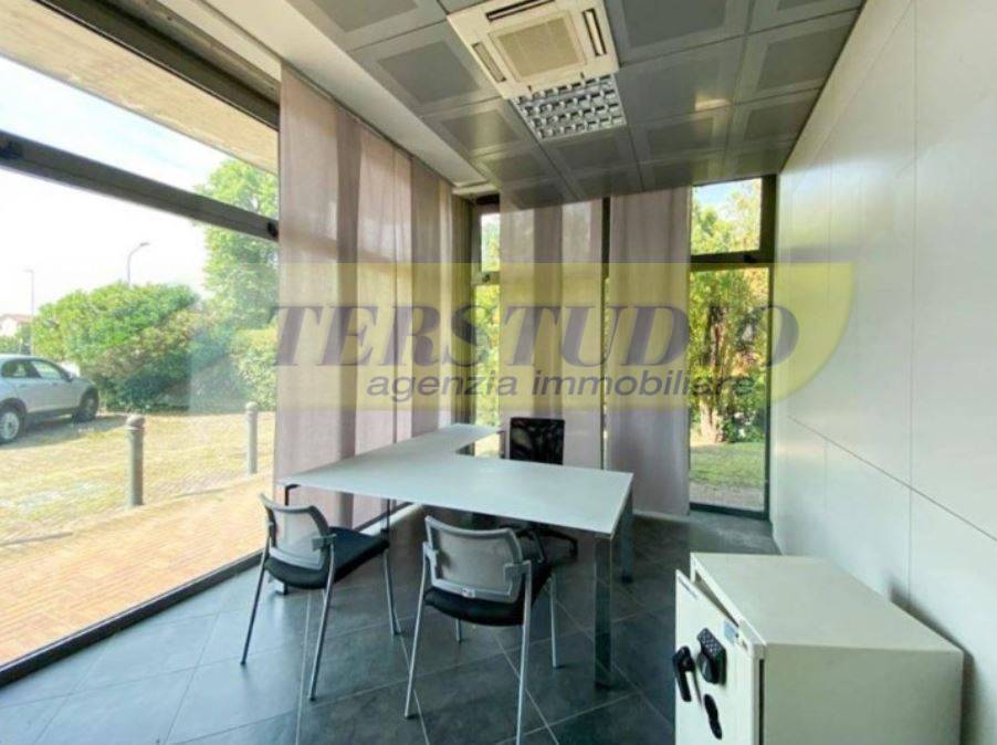 Negozio in affitto a Calolziocorte