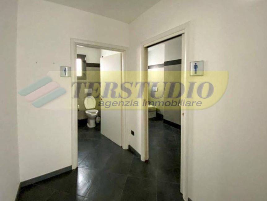 Negozio in affitto a Calolziocorte