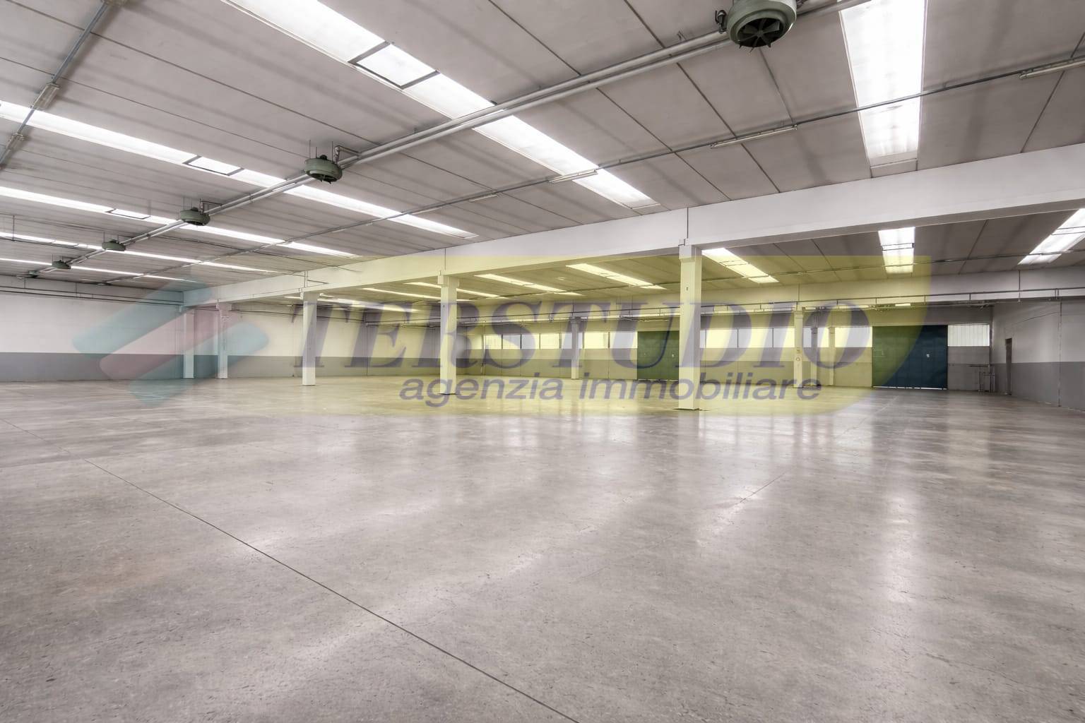 Capannone in vendita a Calusco d'Adda