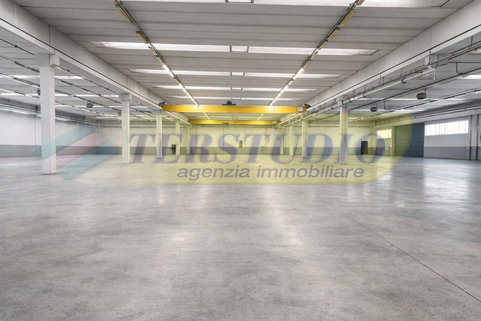 Capannone in vendita a Calusco d'Adda