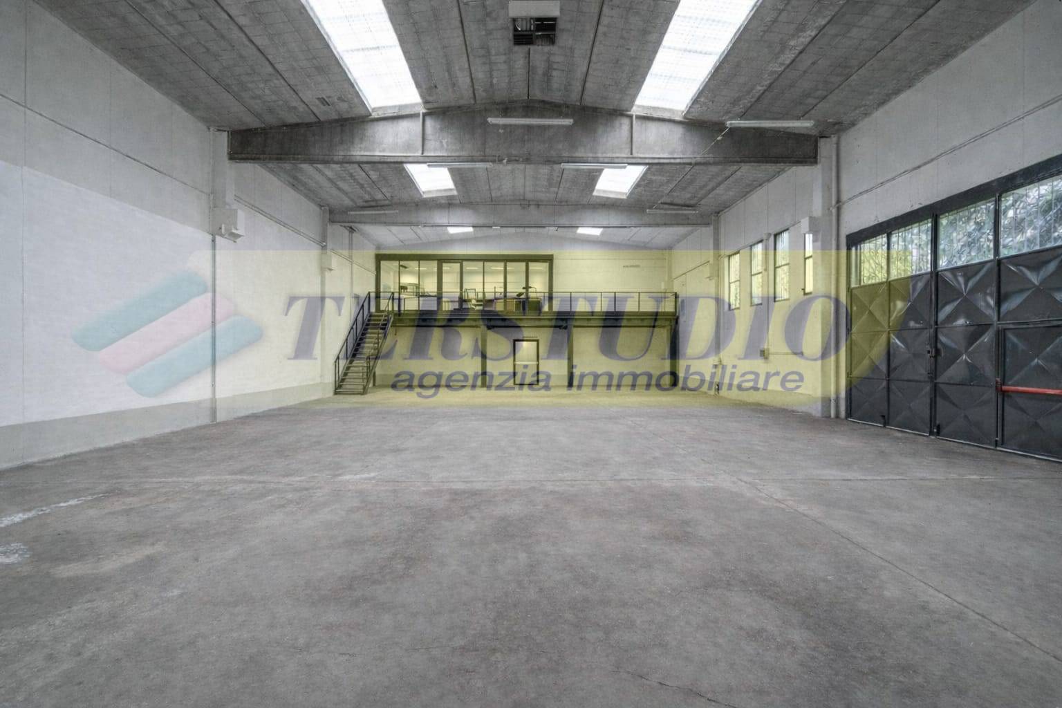 Capannone in vendita a Verdellino