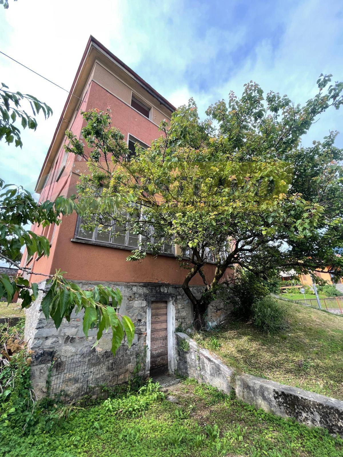 Villa in vendita a Leffe