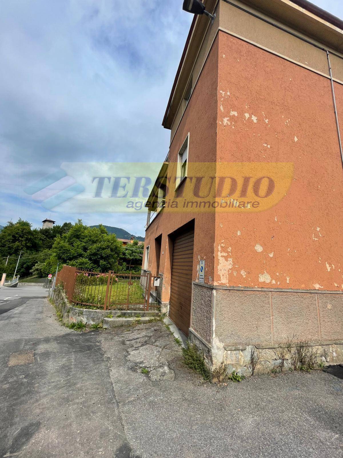 Villa in vendita a Leffe