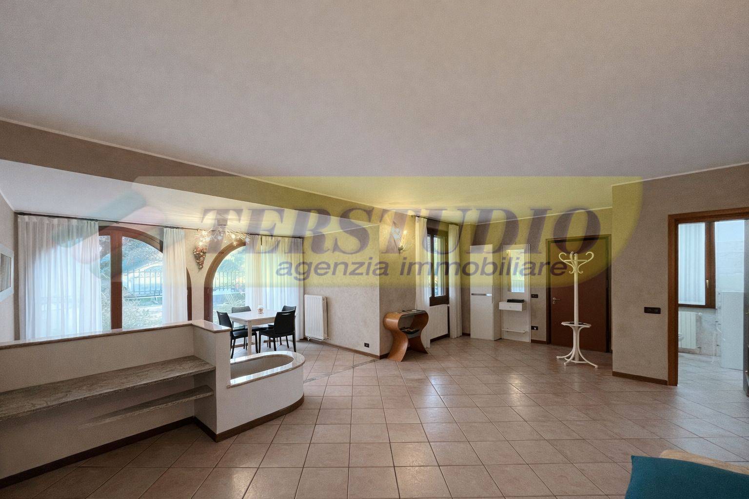 Villa in vendita a Villa d'Adda