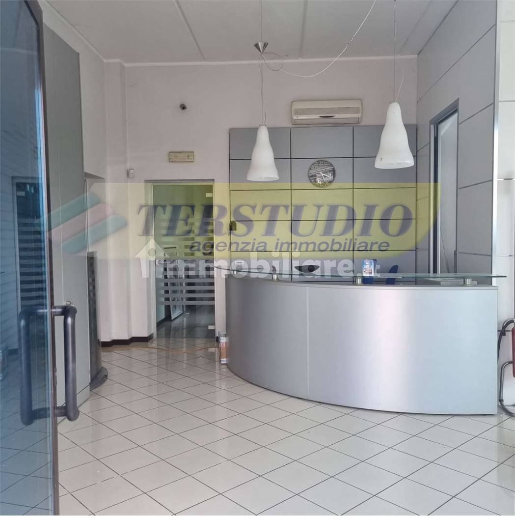 Capannone in vendita a Curno