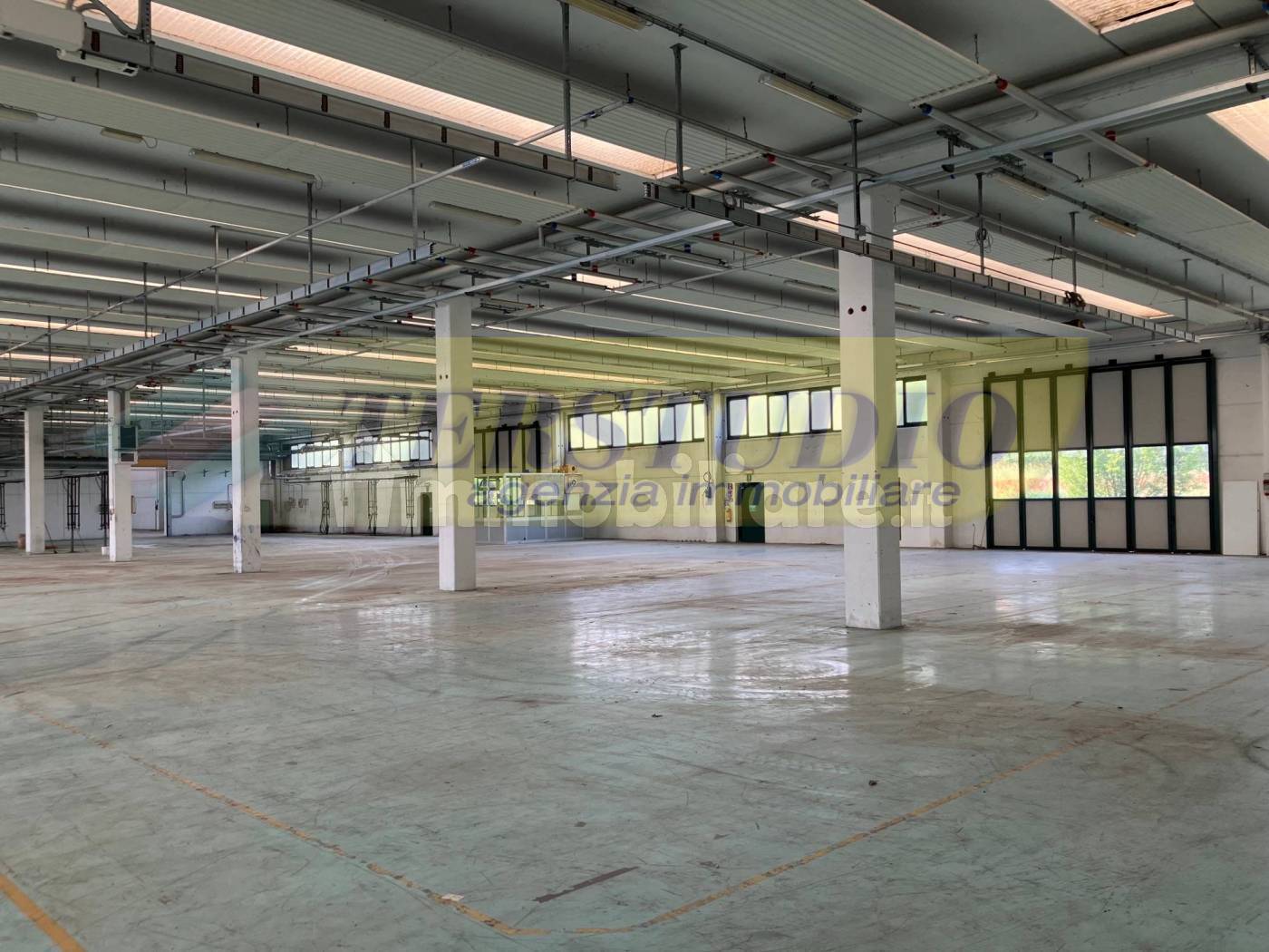 Capannone in vendita a Curno