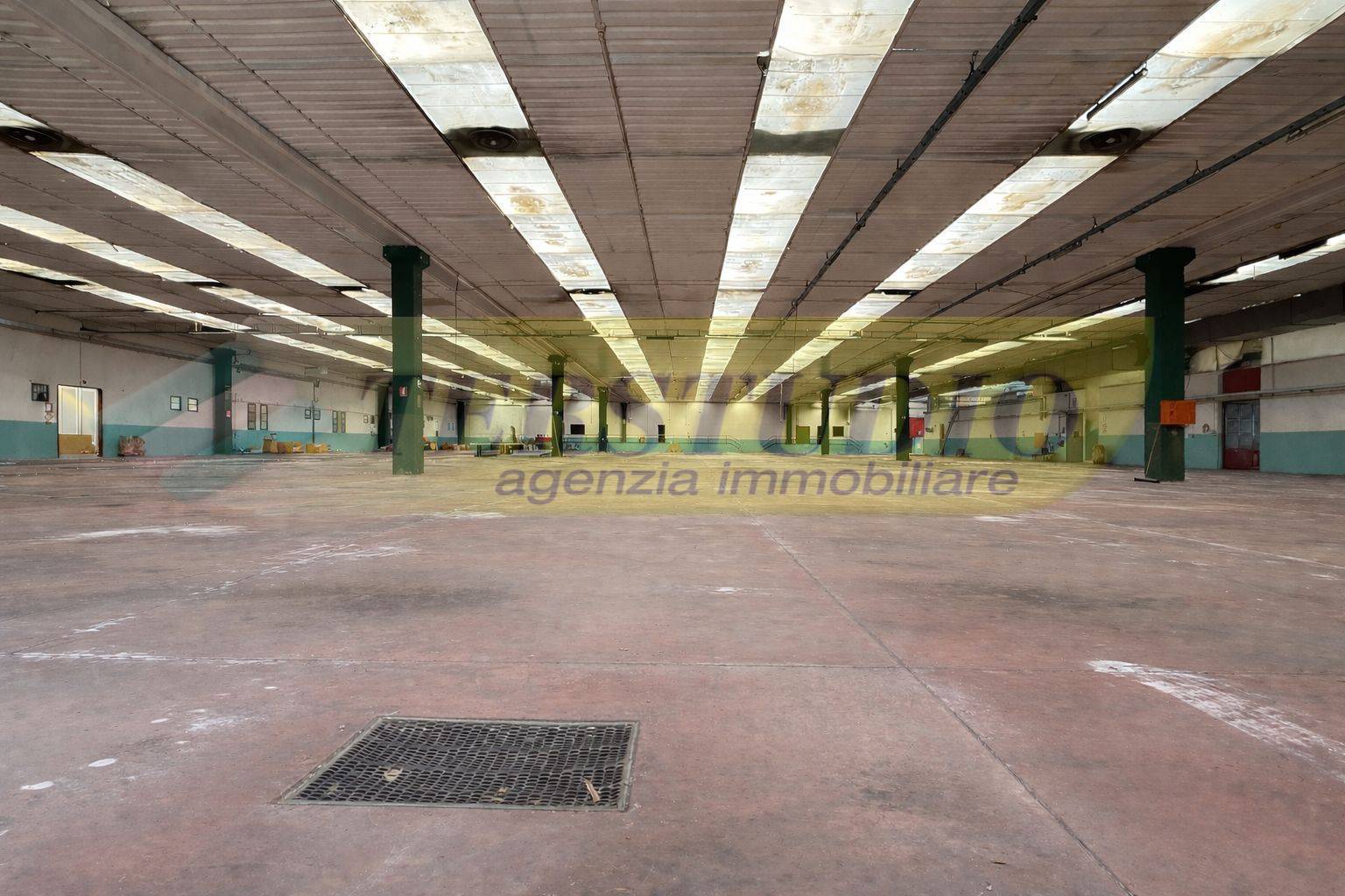 Capannone in vendita a Barzago