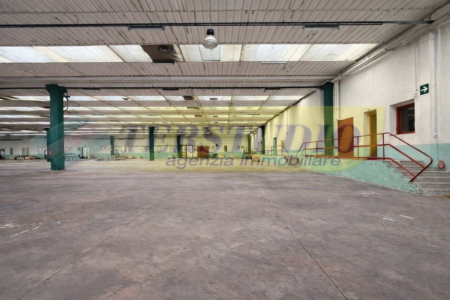 Capannone in vendita a Dolzago